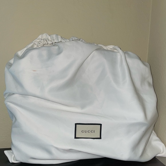 The GG motif enriched with the Web strap and black leather trims. - Picture 9 of 12